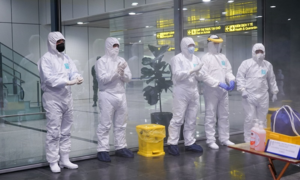 9 tiếng không ăn uống, không đi vệ sinh của phi hành đoàn VNA trên chuyến bay đặc biệt