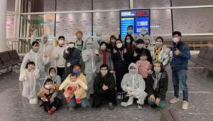 Trải lòng của cô gái trong chuyến bay đêm đặc biệt từ Vũ Hán gây 'bão' cộng đồng mạng