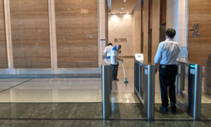 1 người nhiễm Covid-19, 300 nhân viên ngân hàng Singapore sơ tán 