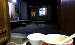 Bữa ăn đoàn tụ với gia đình nhưng không cùng phòng của người khỏi Covid-19