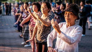 Người cao tuổi cần chăm sóc sức khỏe thế nào để tránh lây nhiễm Covid-19?