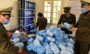 Phát hiện 85.000 khẩu trang vô chủ ở Lào Cai