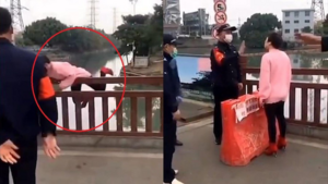 Video: Bị từ chối qua trạm kiểm dịch, người phụ nữ Trung Quốc trèo lan can cầu bỏ trốn