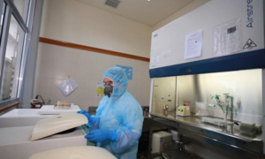 Xét nghiệm Covid-19 với người phụ nữ ho, sốt sau khi quá cảnh ở Hàn Quốc