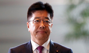 Bộ trưởng Y tế Nhật Bản xin lỗi vì để người bị nhiễm Covid-19 rời du thuyền cách ly