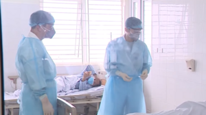 Các bác sĩ Việt Nam chủ động phòng lây nhiễm Covid-19 thế nào?