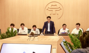 Chủ tịch Hà Nội: 'Đến từng nhà, rà từng hộ' nắm danh sách người nước ngoài