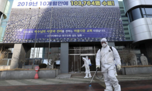 Trung Quốc giảm mạnh số người chết vì Covid-19, bắt đầu xét nghiệm các thành viên Tân Thiên Địa