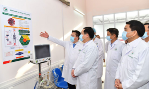 Ông Vương Đình Huệ: Chống dịch Covid-19 nhưng phải đảm bảo sức khoẻ cho các y, bác sĩ