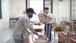 Video: Trường học dọn dẹp chuẩn bị đón học sinh trở lại sau nghỉ dịch