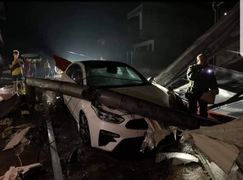 Mưa đá, dông lốc quật đổ cầu treo ở Lào Cai, 1 người thiệt mạng