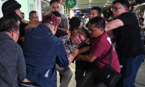 Cựu nhân viên bảo vệ buông súng đầu hàng, 30 con tin Philippines được thả