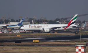 Covid-19 hoành hành, hãng hàng không Emirates cho nhân viên nghỉ 1 tháng không lương 