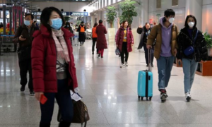 Trung Quốc cách ly 14 ngày du khách tới từ các 'ổ dịch' Covid-19 