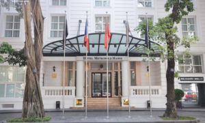 2 khách mắc Covid-19 từng lưu trú, khử khuẩn toàn bộ khách sạn Metropole Hà Nội