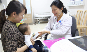 Sợ Covid-19 không dám đưa con đi khám, cha mẹ coi chừng hại trẻ