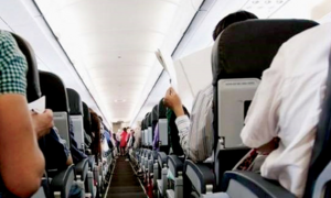 Cần làm gì để ngăn ngừa lây nhiễm Covid-19 khi đi máy bay?