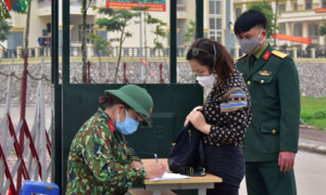 100 người ở Hà Nội được trở về nhà sau 14 ngày cách ly phòng Covid-19