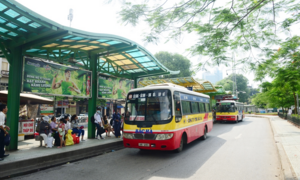 Hành khách sử dụng phương tiện giao thông công cộng cần làm gì để ngừa Covid-19?