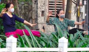 Video: Cuộc sống bình yên của dân phố Trúc Bạch trong những ngày cách ly