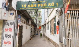 Cách ly khu vực nhà nữ tiếp viên hàng không nhiễm Covid-19 ở Thanh Xuân, Hà Nội