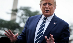 Tổng thống Donald Trump xét nghiệm virus corona, đang chờ kết quả