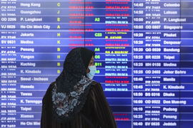 Chặn Covid-19, Malaysia phong toả đất nước 