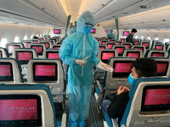 Bên trong các chuyến bay trở về từ tâm dịch châu Âu của Vietnam Airlines 