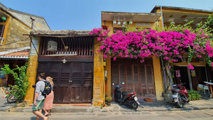 ‘Cấm cửa’ du khách nước ngoài vào phố cổ Hội An nếu không đeo khẩu trang