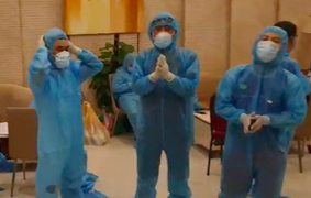 Ca khúc ‘Bốn phương trời’ vang lên từ khu cách ly người nước ngoài ở Đà Nẵng