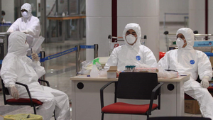 Hà Nội cách ly tập trung 150 y, bác sĩ Bệnh viện Bạch Mai