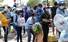 Covid-19: Tổng thống Putin làm việc từ xa thêm một tuần