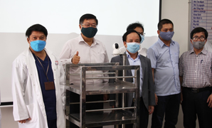 Cận cảnh robot BK-AntiCovid phục vụ trong khu cách ly ở Đà Nẵng