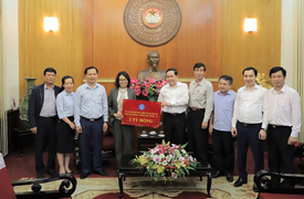 Bảo hiểm xã hội Việt Nam trao 2 tỷ đồng ủng hộ phòng chống dịch Covid-19