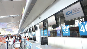 Hãng bay oằn mình gánh phí, ACV ‘ngồi mát ăn bát vàng’ ra sao?