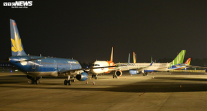 Hãng bay oằn mình gánh phí, ACV ‘ngồi mát ăn bát vàng’ ra sao?