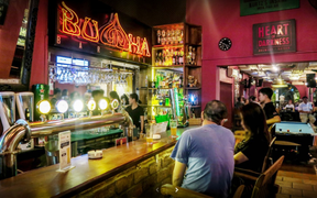 Tụ tập quán bar, karaoke: Nguy cơ cao lây nhiễm virus corona