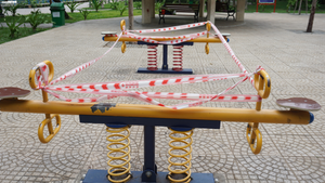 Ảnh: Công viên TP.HCM đồng loạt phong tỏa khu vui chơi trẻ em, khu tập thể dục