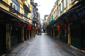 Hà Nội vắng lặng như Tết ngày đầu thực hiện cao điểm chống dịch Covid-19