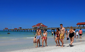 Mỹ: Mở 'tiệc corona' thách thức dịch bệnh, mắc luôn Covid-19