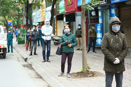 Chuyên gia y tế: Việt Nam sang giai đoạn mất dấu F0, cả nước hãy 'ở đâu yên đó'