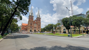 TP.HCM vắng lặng những ngày cách ly xã hội