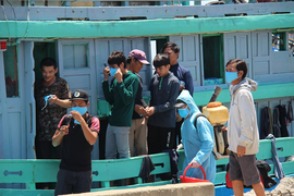 Hỗ trợ 8 ngư dân bị Trung Quốc đâm chìm tàu ở Hoàng Sa