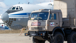 Báo Italy nghi ngờ Nga có âm mưu khi hỗ trợ ngừa Covid-19, Matxcơva phản bác