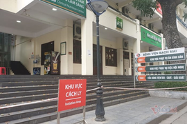 Phát cơm, khẩu trang giúp người nghèo ấm lòng vượt đại dịch COVID-19