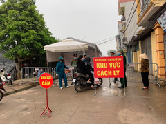 Khử trùng thôn có 11.000 dân bị cách ly do COVID-19 ở Hà Nội