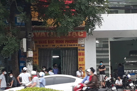 Chi cục trưởng thi hành án bị đầu độc: Ai bỏ chất cyanua vào rượu?