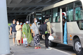 Cần Thơ đón 215 công dân Việt Nam trở về từ Singapore