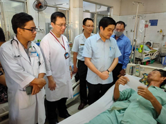 Bộ LĐ-TB&XH thăm hỏi, động viên các nạn nhân vụ sập tường ở Đồng Nai