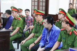 Giang '36' cùng giám đốc doanh nghiệp vây xe chở công an lãnh 4 năm tù